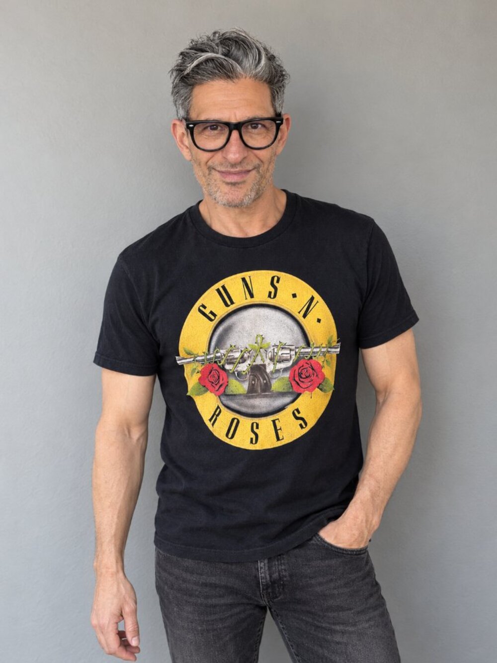 Canvas Men's Guns N' Roses Classic Logo Black Graphic T-Shirt Medium